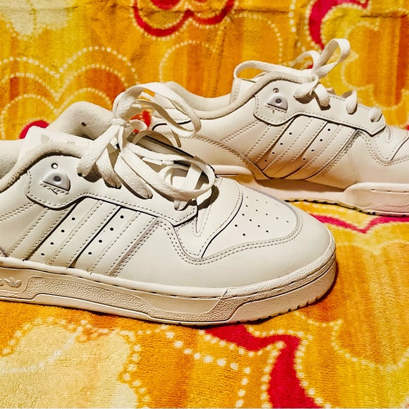 Adidas Rivalry Low shoe - Picture 2 of 6